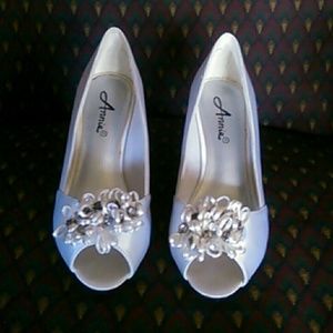 🛒3 /$25 🛒Nice white satin shoes